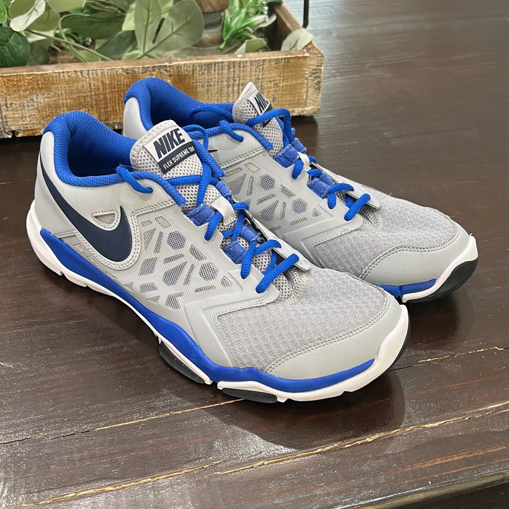 Men’s Nikes size 11